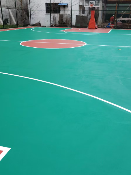 集美 球场长期使用易出现地面开裂